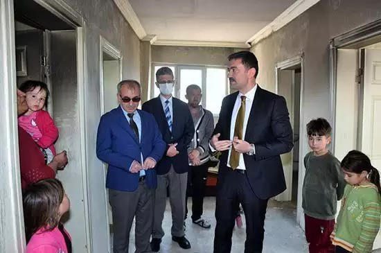 Tekbıyıkoğlu’ndan evi yanan aileye ziyaret - Kırıkkale Haber, Son Dakika Kırıkkale Haberleri Tekbıyıkoğlu’ndan evi yanan aileye ziyaret - Kırıkkale Haber, Son Dakika Kırıkkale Haberleri