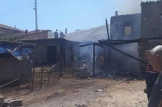 Muhtarın Evi Yandı - Kırıkkale Haber, Son Dakika Kırıkkale Haberleri Muhtarın Evi Yandı - Kırıkkale Haber, Son Dakika Kırıkkale Haberleri