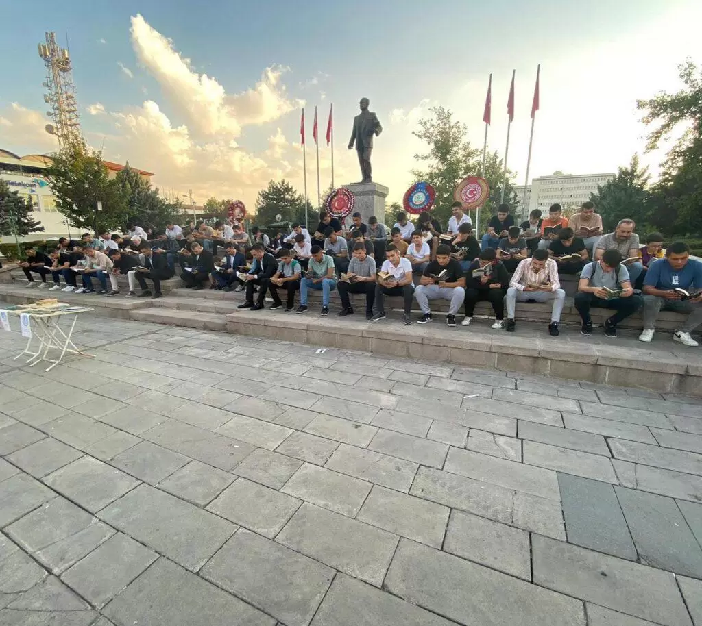 Ülkü ocaklarından kitap okuma etkinliği - Kırıkkale Haber, Son Dakika Kırıkkale Haberleri