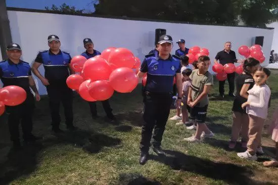 Zabıta Çocuklara Balon Dağıttı - Kırıkkale Haber, Son Dakika Kırıkkale Haberleri Zabıta Çocuklara Balon Dağıttı - Kırıkkale Haber, Son Dakika Kırıkkale Haberleri