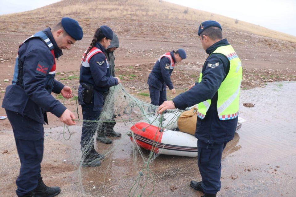 Baraj gölünde ağ ile balık tutanlara ceza - Kırıkkale Haber, Son Dakika Kırıkkale Haberleri