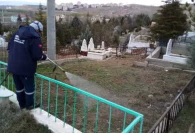 Mezarlıklarda Yabani Ot Mücadelesi - Kırıkkale Haber, Son Dakika Kırıkkale Haberleri Mezarlıklarda Yabani Ot Mücadelesi - Kırıkkale Haber, Son Dakika Kırıkkale Haberleri