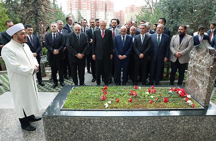 Merhum Alparslan Türkeş Mezarı Başında Anıldı - Kırıkkale Haber, Son Dakika Kırıkkale Haberleri