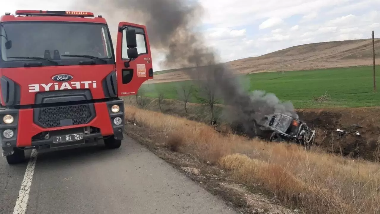 Kırıkkale’de Kaza Yapan Ambulans Küle Döndü: 5 Yaralı - Kırıkkale Haber, Son Dakika Kırıkkale Haberleri Kırıkkale’de Kaza Yapan Ambulans Küle Döndü: 5 Yaralı - Kırıkkale Haber, Son Dakika Kırıkkale Haberleri