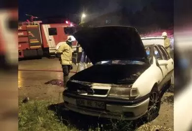Kırıkkale'de Park Halindeki Otomobil Alev Aldı Kırıkkale'de Park Halindeki Otomobil Alev Aldı