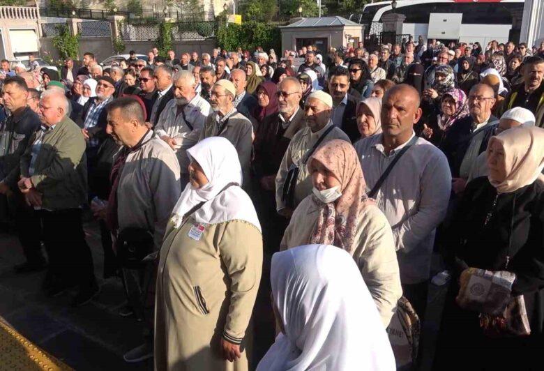 Kutsal yolculuk başladı: Kırıkkale’den ilk hac kafilesi yola çıktı - Kırıkkale Haber, Son Dakika Kırıkkale Haberleri