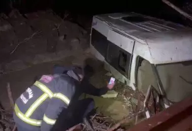 Kırıkkale'de Sele Kapılan Minibüsteki 6 İşçi Kurtarıldı - Kırıkkale Haber, Son Dakika Kırıkkale Haberleri Kırıkkale'de Sele Kapılan Minibüsteki 6 İşçi Kurtarıldı - Kırıkkale Haber, Son Dakika Kırıkkale Haberleri