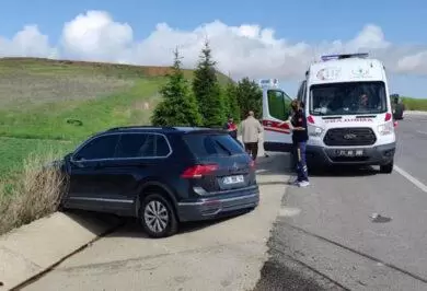 Karşı şeride geçen otomobil su kanalına girdi: 4 yaralı - Kırıkkale Haber, Son Dakika Kırıkkale Haberleri Karşı şeride geçen otomobil su kanalına girdi: 4 yaralı - Kırıkkale Haber, Son Dakika Kırıkkale Haberleri
