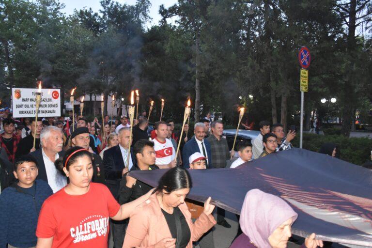 Kırıkkale'de 19 Mayıs dolayısıyla fener alayı ve gençlik yürüyüşü düzenlendi - Kırıkkale Haber, Son Dakika Kırıkkale Haberleri