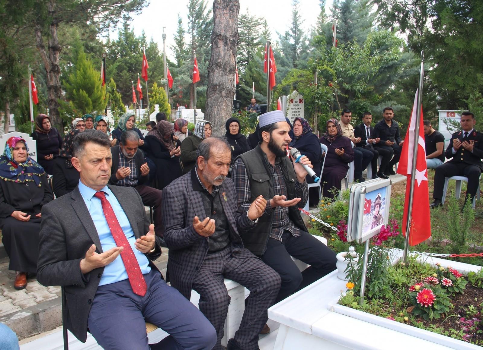 Şehit Mehmet Türken, Kabri Başında Dualarla Anıldı - Kırıkkale Haber, Son Dakika Kırıkkale Haberleri