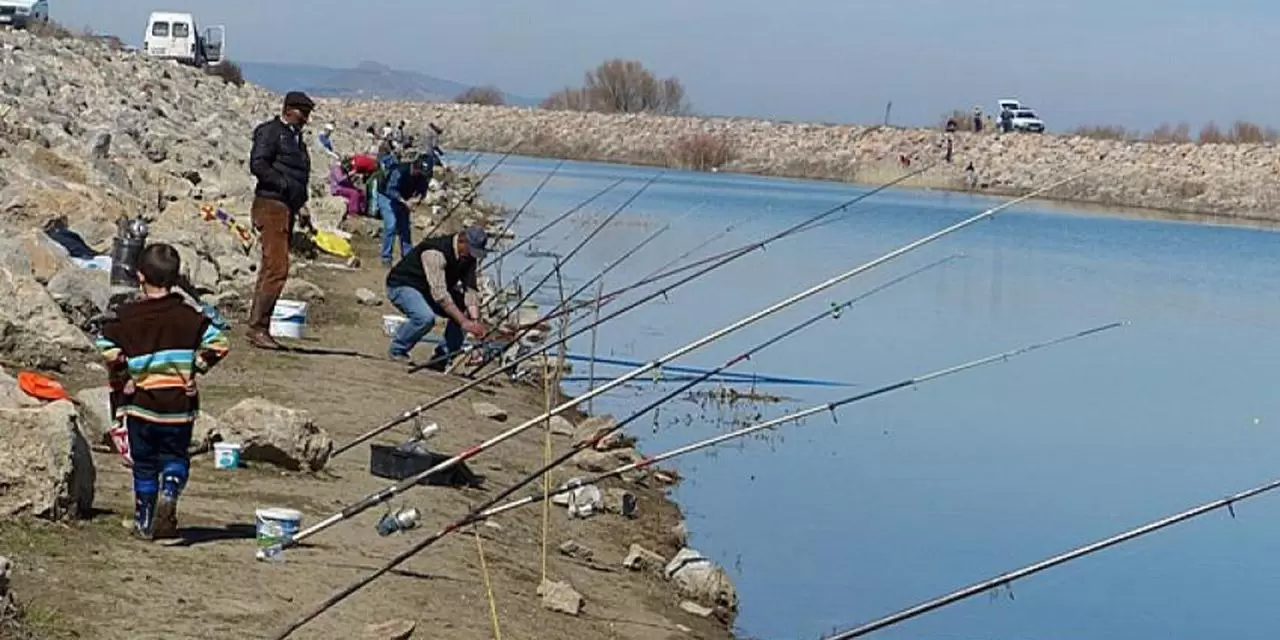 Kırıkkale’de Sazan Bolluğu Yaşanacak Kırıkkale’de Sazan Bolluğu Yaşanacak