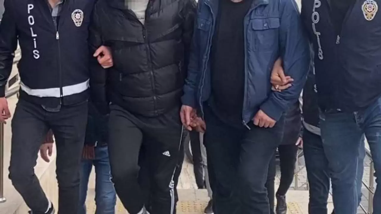 Galericiyi kaçırmaya çalışan zanlılar tutuklandı - Kırıkkale Haber, Son Dakika Kırıkkale Haberleri Galericiyi kaçırmaya çalışan zanlılar tutuklandı - Kırıkkale Haber, Son Dakika Kırıkkale Haberleri