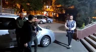 Polisim diye dolandırdı, yakayı ele verdi - Kırıkkale Haber, Son Dakika Kırıkkale Haberleri polisim-diye-dolandirdi,-yakayi-ele-verdi