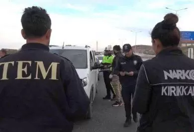 3 bin 788 şahsın GBT sorgulandı aranan şüpheliler yakalandı - Kırıkkale Haber, Son Dakika Kırıkkale Haberleri 3 bin 788 şahsın GBT sorgulandı aranan şüpheliler yakalandı - Kırıkkale Haber, Son Dakika Kırıkkale Haberleri