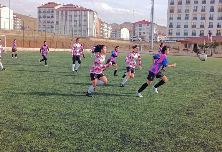 Kadınlar futbol liginde bol gollü karşılaşma 5-2 - Kırıkkale Haber, Son Dakika Kırıkkale Haberleri