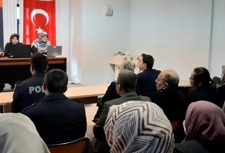 Karakeçili'de kadınlara şiddete karşı çözüm yolları anlatıldı - Kırıkkale Haber, Son Dakika Kırıkkale Haberleri Karakeçili'de kadınlara şiddete karşı çözüm yolları anlatıldı - Kırıkkale Haber, Son Dakika Kırıkkale Haberleri