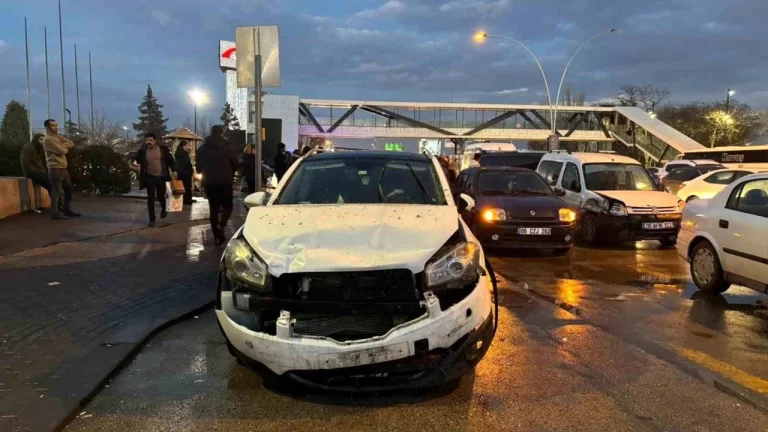 Zincirleme kazada 26 araç birbirine girdi üç yaralı - Kırıkkale Haber, Son Dakika Kırıkkale Haberleri