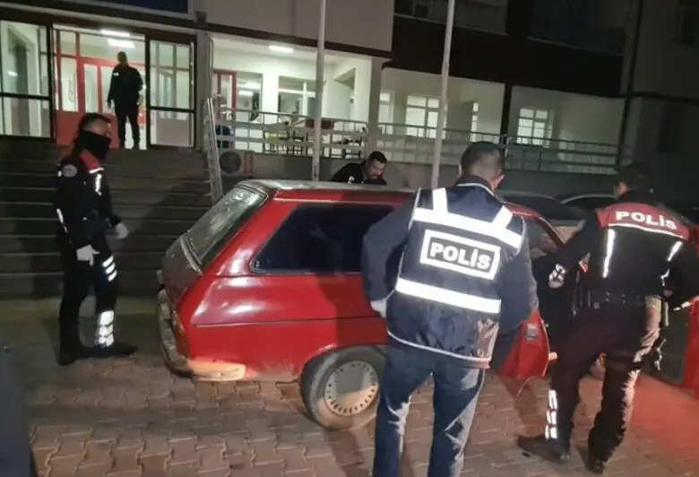 Polisler şüphelendikeri aracı arayınca tarih eser çıktı - Kırıkkale Haber, Son Dakika Kırıkkale Haberleri Polisler şüphelendikeri aracı arayınca tarih eser çıktı - Kırıkkale Haber, Son Dakika Kırıkkale Haberleri