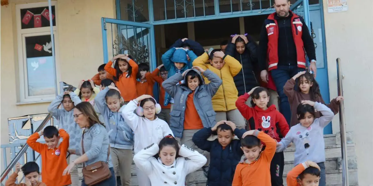 Kırıkkale’de öğrenciler biranda dışarı kaçıştı! - Kırıkkale Haber, Son Dakika Kırıkkale Haberleri kirikkale’de-ogrenciler-biranda-disari-kacisti!