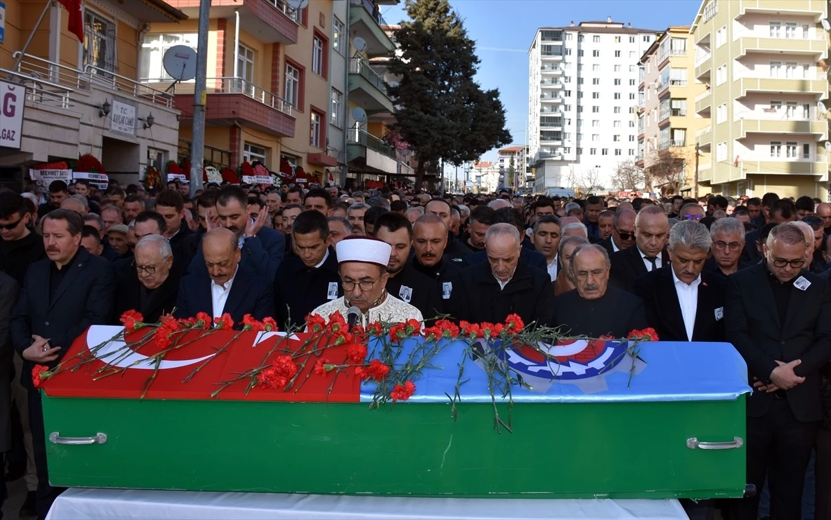 turk-is-genel-baskan-yardimcisi-pevrul-kavlak’in-cenazesi-kirikkale’de-defnedildi