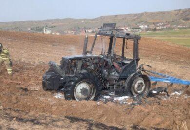 Kırıkkale’de tarla sürerken traktör alev alev yandı - Kırıkkale Haber, Son Dakika Kırıkkale Haberleri