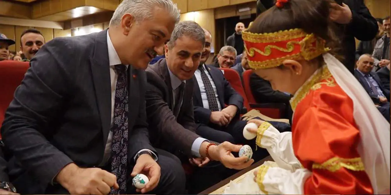 Kırıkkale Valisi Makas, Çocuklarla Yumurta Çatlattı Kırıkkale Valisi Makas, Çocuklarla Yumurta Çatlattı