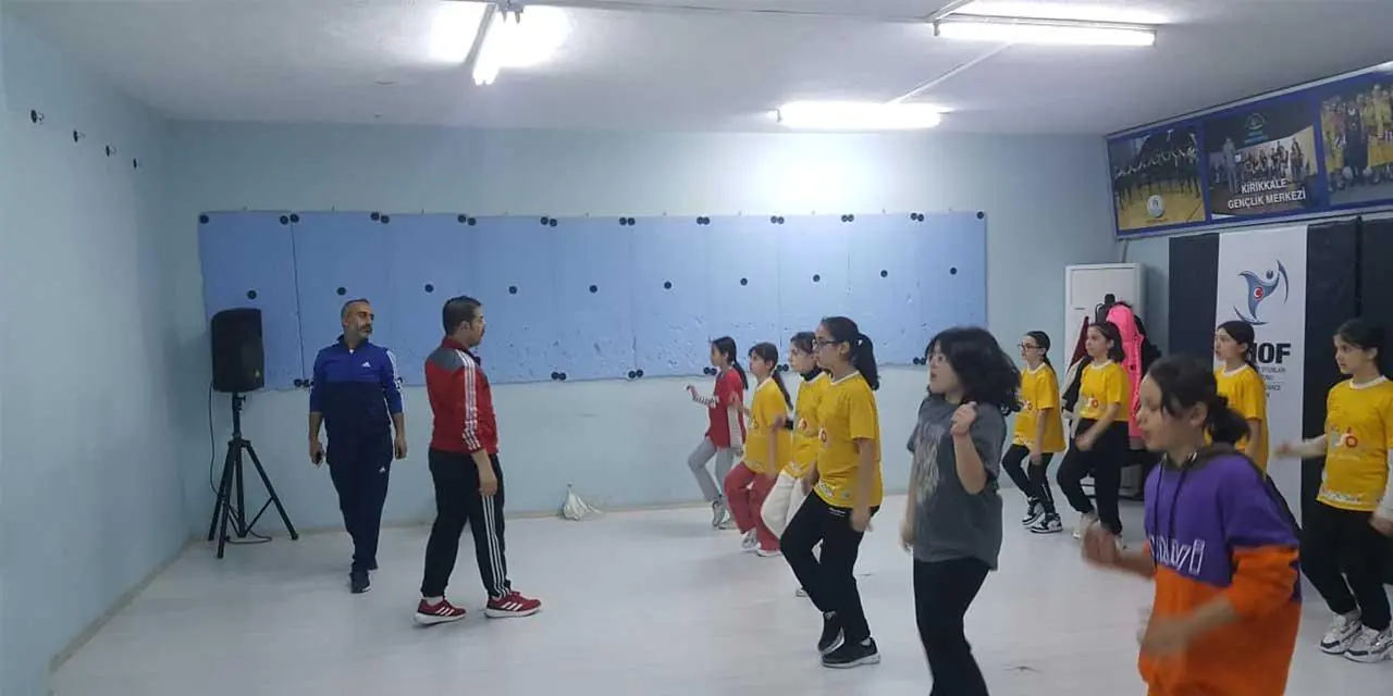 Yöresel müziklerle halk oyunları eğitimleri veriliyor - Kırıkkale Haber, Son Dakika Kırıkkale Haberleri yoresel-muziklerle-halk-oyunlari-egitimleri-veriliyor
