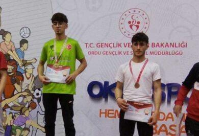 Çağdaş Gezer, bilek güreşinde Türkiye birincisi! - Kırıkkale Haber, Son Dakika Kırıkkale Haberleri