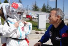 Astronot kıyafetli Mira, Gezeravcı'yı Heyecanla Karşıladı - Kırıkkale Haber, Son Dakika Kırıkkale Haberleri Astronot kıyafetli Mira, Gezeravcı'yı Heyecanla Karşıladı - Kırıkkale Haber, Son Dakika Kırıkkale Haberleri