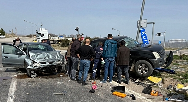 Kırıkkale’de 2 otomobil kavşakta çarpıştı - Kırıkkale Haber, Son Dakika Kırıkkale Haberleri