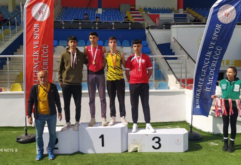 Kırıkkale’de genç kız ve erkekler şampiyonluk için yarıştı - Kırıkkale Haber, Son Dakika Kırıkkale Haberleri