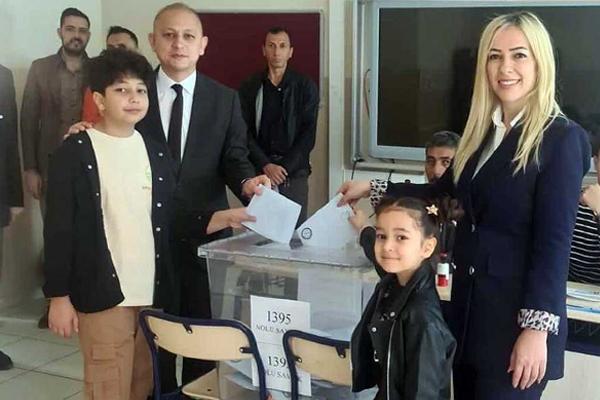Ahmet Önal ailesi ile birlikte oy kullandı - Kırıkkale Haber, Son Dakika Kırıkkale Haberleri