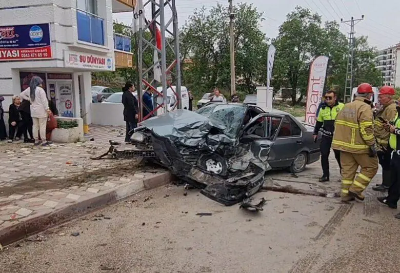 Otomobil İle Cip Kafa Kafaya Çarpıştı - Kırıkkale Haber, Son Dakika Kırıkkale Haberleri