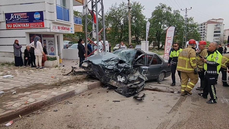 Otomobil İle Cip Kafa Kafaya Çarpıştı - Kırıkkale Haber, Son Dakika Kırıkkale Haberleri