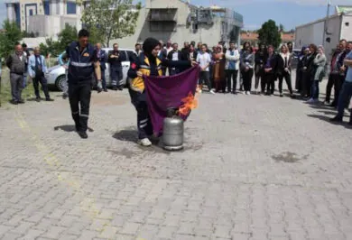 Sağlık Çalışanları Yangın Tatbikatı Yaptı - Kırıkkale Haber, Son Dakika Kırıkkale Haberleri Sağlık Çalışanları Yangın Tatbikatı Yaptı - Kırıkkale Haber, Son Dakika Kırıkkale Haberleri