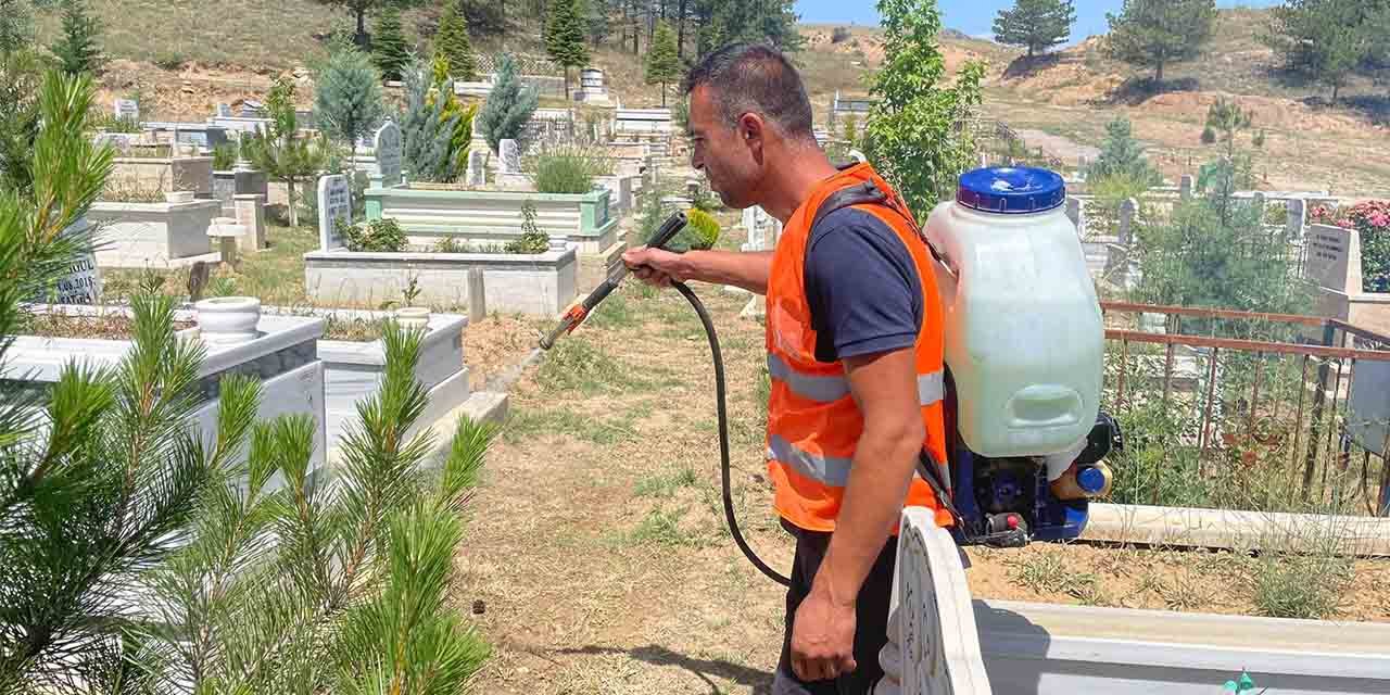 yahsihan’da-mezarliklar-bayrama-hazirlaniyor