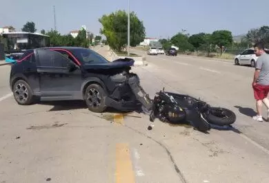 Otomobil İle Motosiklet Kafa Kafaya Çarpıştı - Kırıkkale Haber, Son Dakika Kırıkkale Haberleri