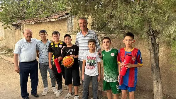 Başkan Cönger’den Öğrencilere Anlamlı Hediye - Kırıkkale Haber, Son Dakika Kırıkkale Haberleri Başkan Cönger’den Öğrencilere Anlamlı Hediye - Kırıkkale Haber, Son Dakika Kırıkkale Haberleri