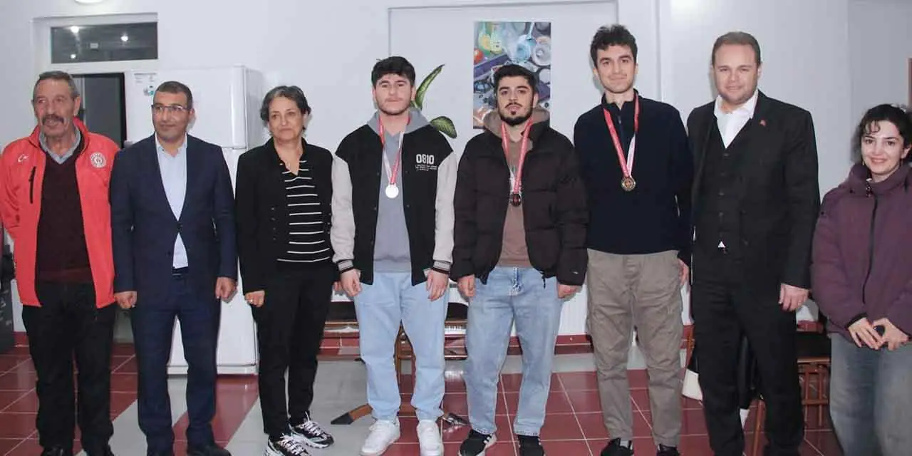Satranç Turnuvası Şampiyonlarına Ödül - Kırıkkale Haber, Son Dakika Kırıkkale Haberleri Satranç Turnuvası Şampiyonlarına Ödül - Kırıkkale Haber, Son Dakika Kırıkkale Haberleri