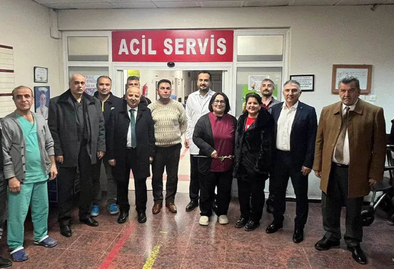 Başkan Cönger'den Yılbaşında görevli personele anlamlı ziyaret - Kırıkkale Haber, Son Dakika Kırıkkale Haberleri Başkan Cönger'den Yılbaşında görevli personele anlamlı ziyaret - Kırıkkale Haber, Son Dakika Kırıkkale Haberleri