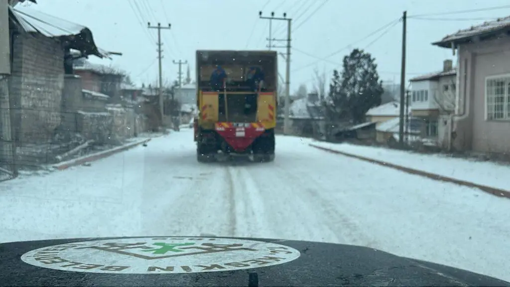 Keskin&rsquo;de Yılın İlk Karı Yağdı: Belediye Ekipleri Harekete Ge&ccedil;ti - Kırıkkale Haber, Son Dakika Kırıkkale Haberleri