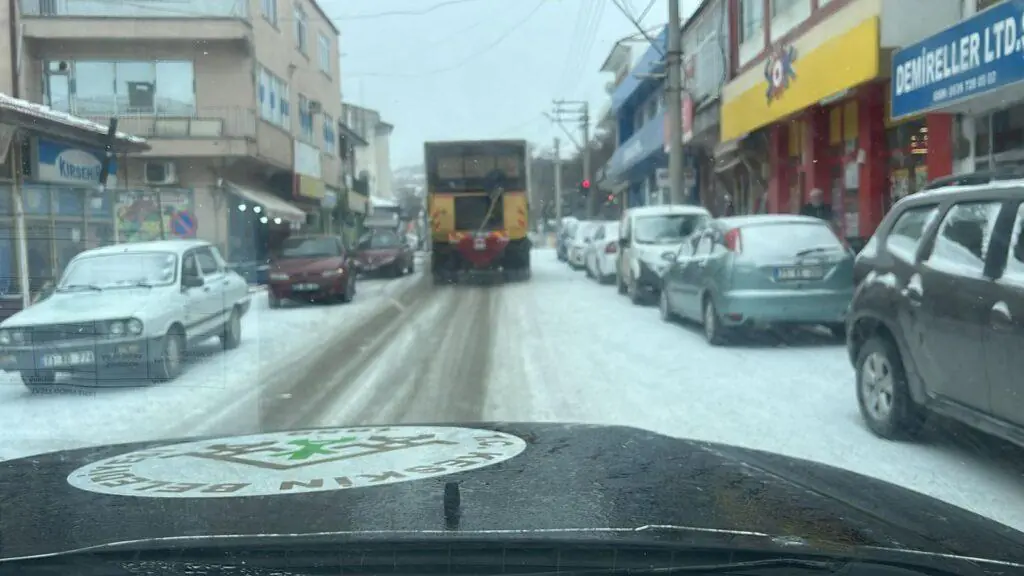 Keskin’de Yılın İlk Karı Yağdı: Belediye Ekipleri Harekete Geçti – Kırıkkale Haber, Son Dakika Kırıkkale Haberleri Keskin’de Yılın İlk Karı Yağdı: Belediye Ekipleri Harekete Geçti - Kırıkkale Haber, Son Dakika Kırıkkale Haberleri