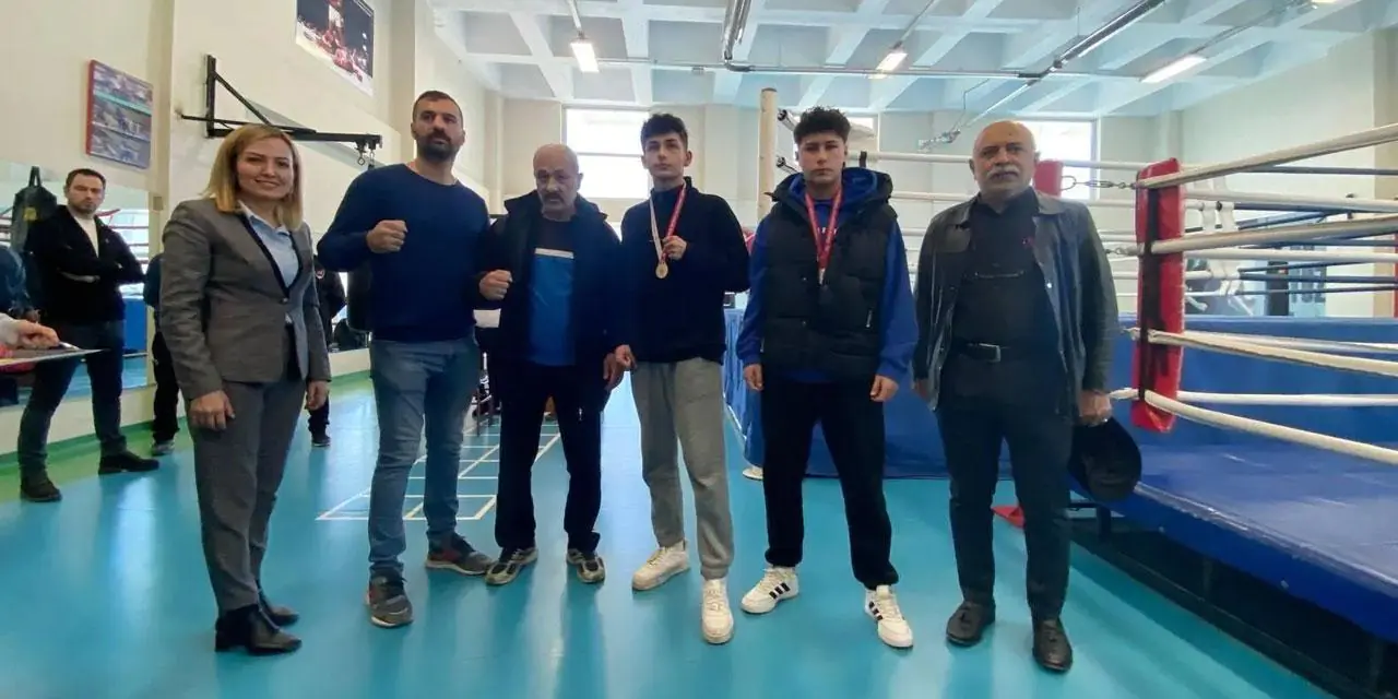 Genç boksörler nefes kesen mücadeleler sergiledi - Kırıkkale Haber, Son Dakika Kırıkkale Haberleri Genç boksörler nefes kesen mücadeleler sergiledi - Kırıkkale Haber, Son Dakika Kırıkkale Haberleri
