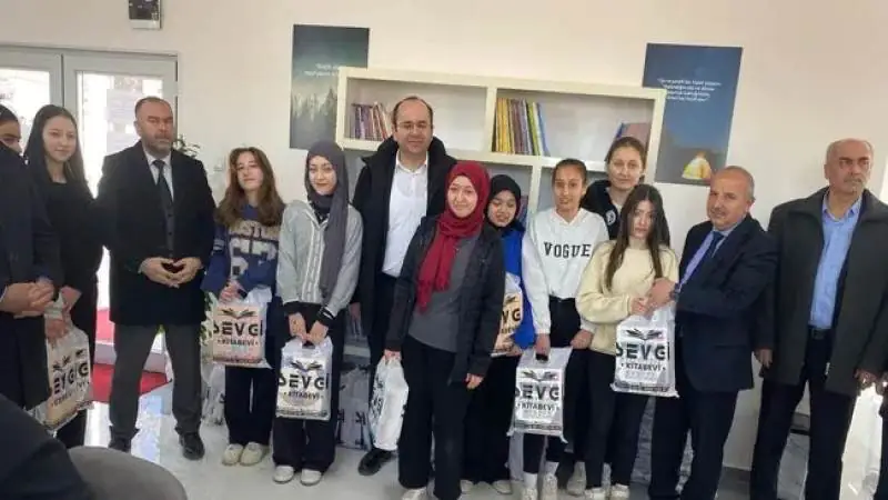 Keskin'de Öğrencilere Kitap Desteği - Kırıkkale Haber, Son Dakika Kırıkkale Haberleri Keskin'de Öğrencilere Kitap Desteği - Kırıkkale Haber, Son Dakika Kırıkkale Haberleri