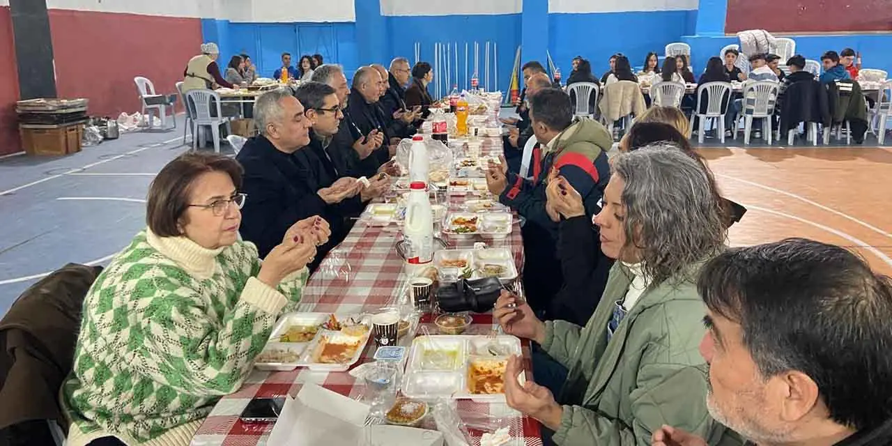Kırıkkale Lisesi, iftar ve nevruz şenliğinde buluştu - Kırıkkale Haber, Son Dakika Kırıkkale Haberleri Kırıkkale Lisesi, iftar ve nevruz şenliğinde buluştu - Kırıkkale Haber, Son Dakika Kırıkkale Haberleri