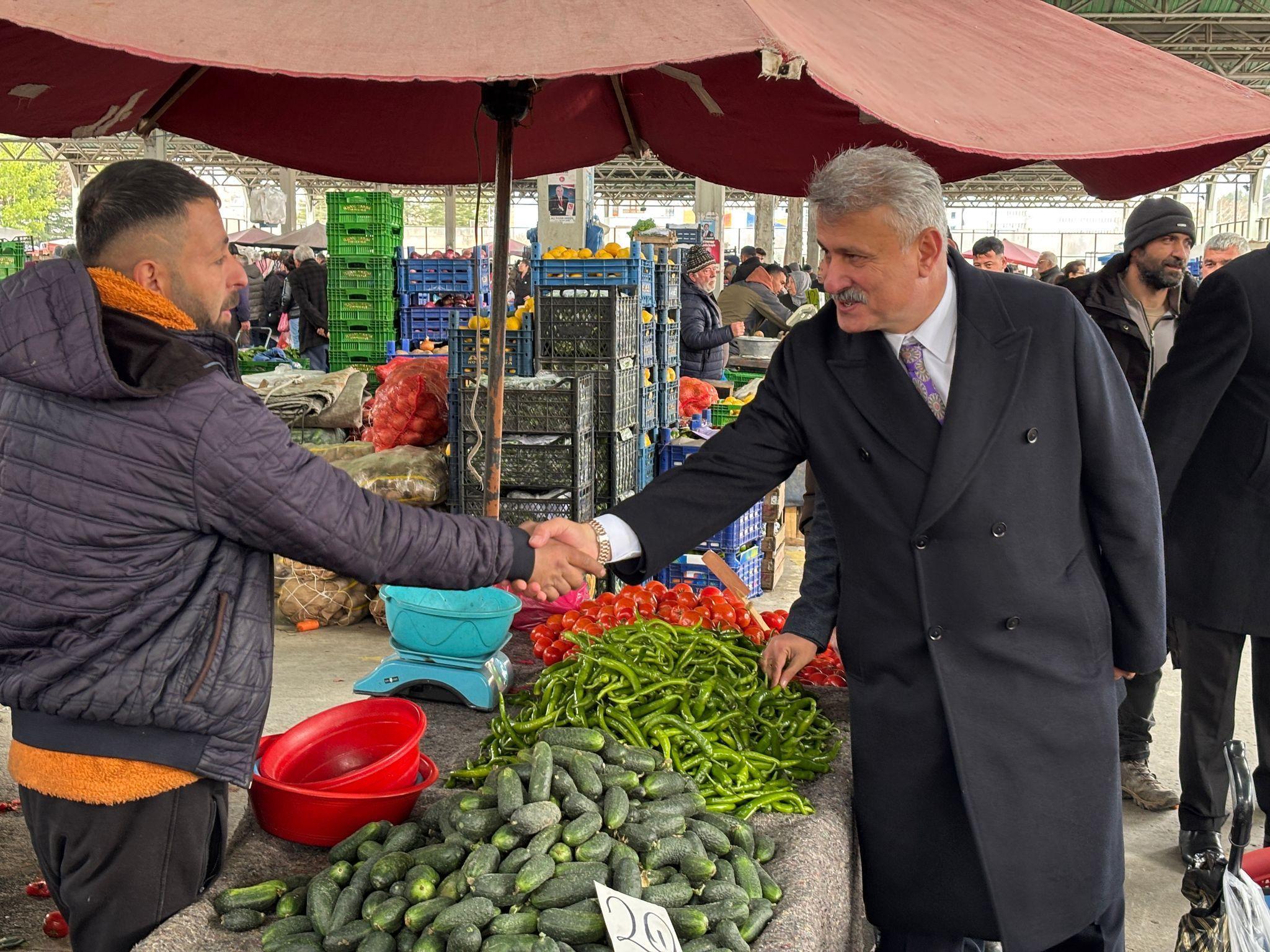 Başkan Sungur,Cumartesi Pazarında Esnaf ve Vatandaş İle Buluştu - Kırıkkale Haber, Son Dakika Kırıkkale Haberleri