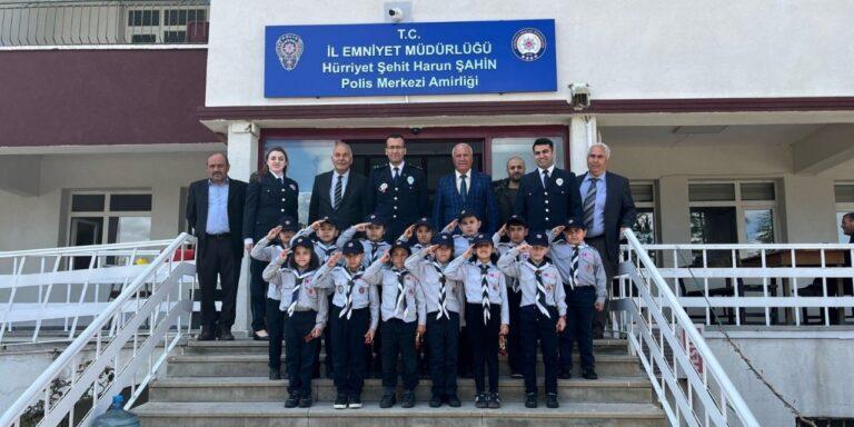 Öğrencilerden polislere anlamlı ziyaret - Kırıkkale Haber, Son Dakika Kırıkkale Haberleri