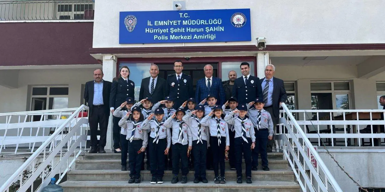 Öğrencilerden polislere anlamlı ziyaret - Kırıkkale Haber, Son Dakika Kırıkkale Haberleri Öğrencilerden polislere anlamlı ziyaret - Kırıkkale Haber, Son Dakika Kırıkkale Haberleri