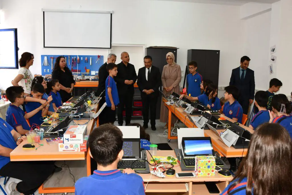 Ortaokul öğrencilerinden yaratıcı robotik ve tasarım sergisi – Kırıkkale Haber, Son Dakika Kırıkkale Haberleri Ortaokul öğrencilerinden yaratıcı robotik ve tasarım sergisi - Kırıkkale Haber, Son Dakika Kırıkkale Haberleri