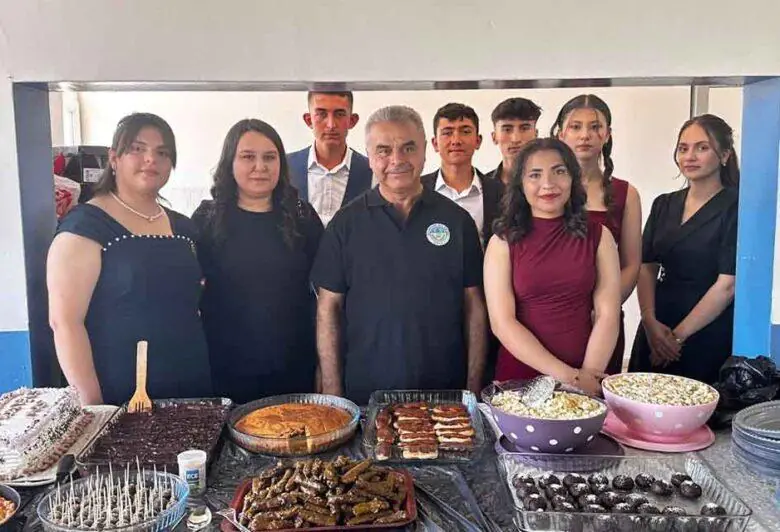 Liselilerden pastalı börekli mezuniyet - Kırıkkale Haber, Son Dakika Kırıkkale Haberleri